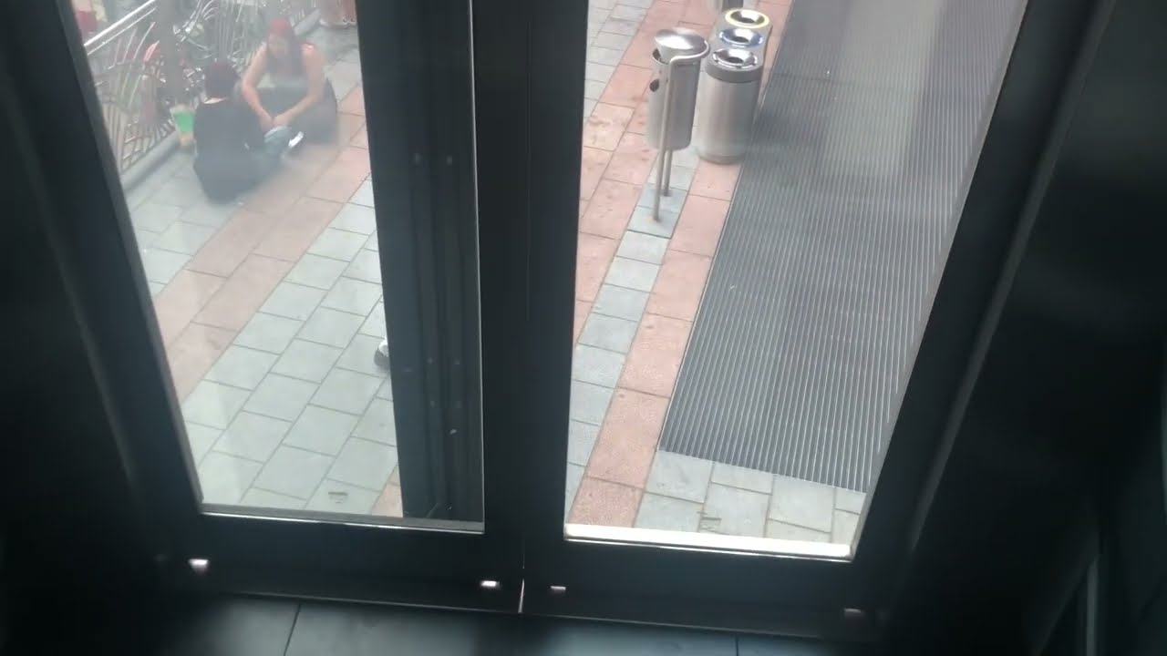 Fahrstuhl Schindler 5400 „Soho“ im Alexa am Alexanderplatz Berlin (Außen)