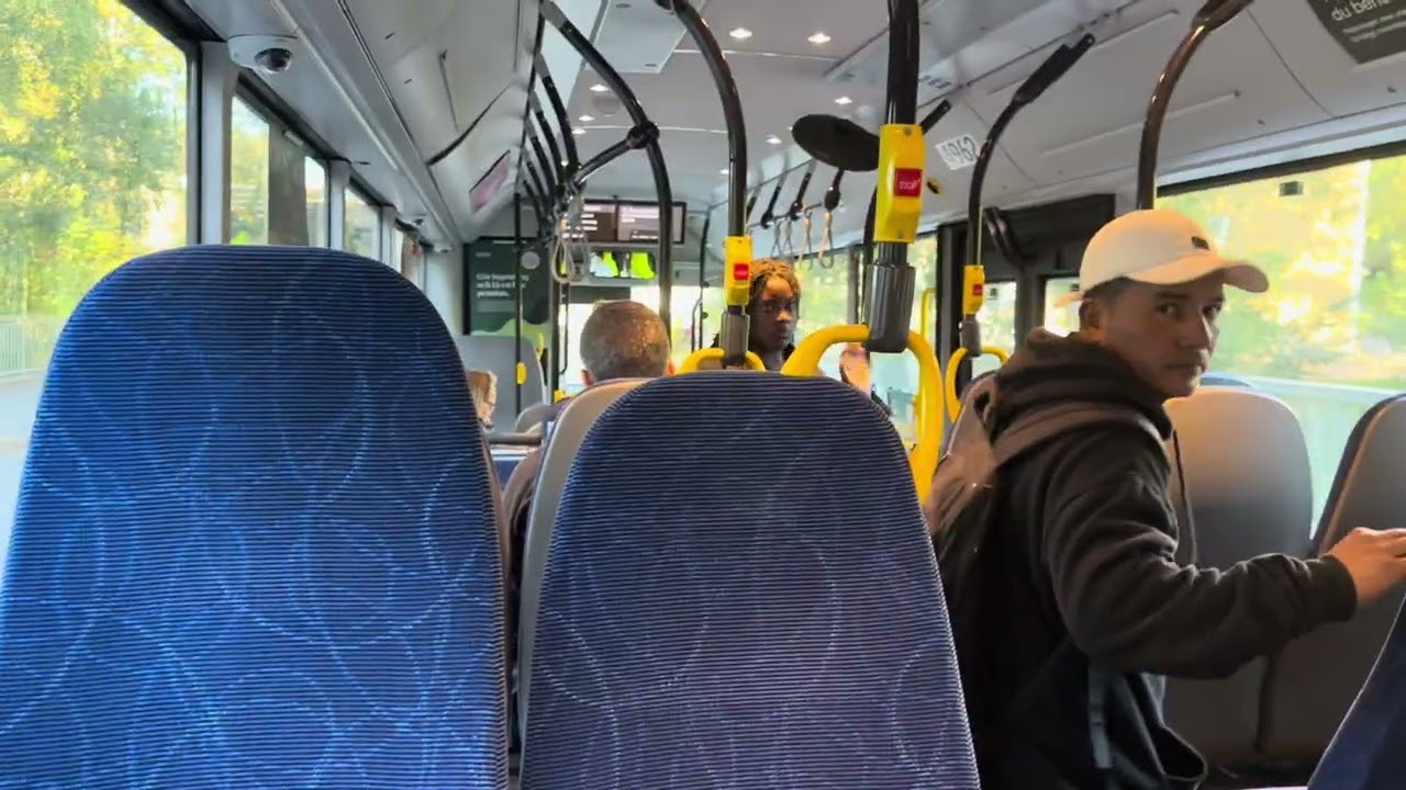 Hässelby gård - Åkermyntan med Keolis 4962