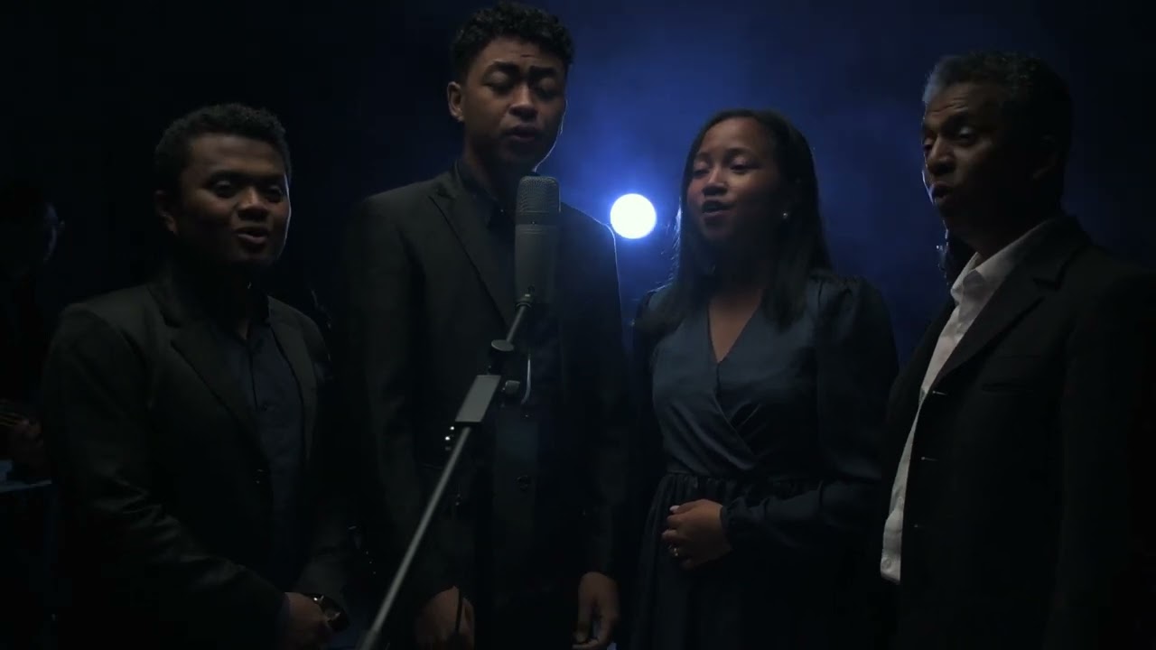 Groupe SIEL - Tsiaro an'i Dada (official vidéo)