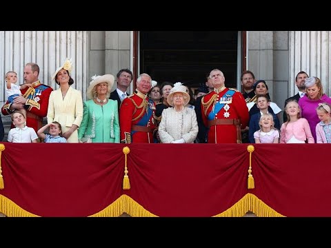 Vídeo: Aniversário Oficial Da Rainha