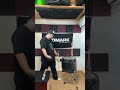 ドラムの上で踊るスティック