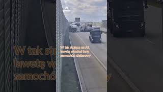 🚛💥🚚 Oto do czego może doprowadzić zatrzymanie na jezdni i brak koncentracji za kierownicą...
