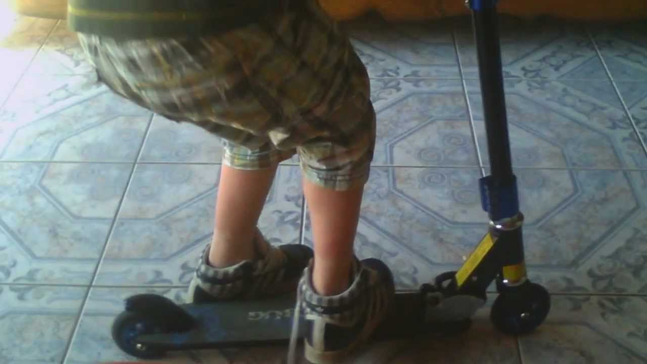 comment faire un 180en trotinette - YouTube