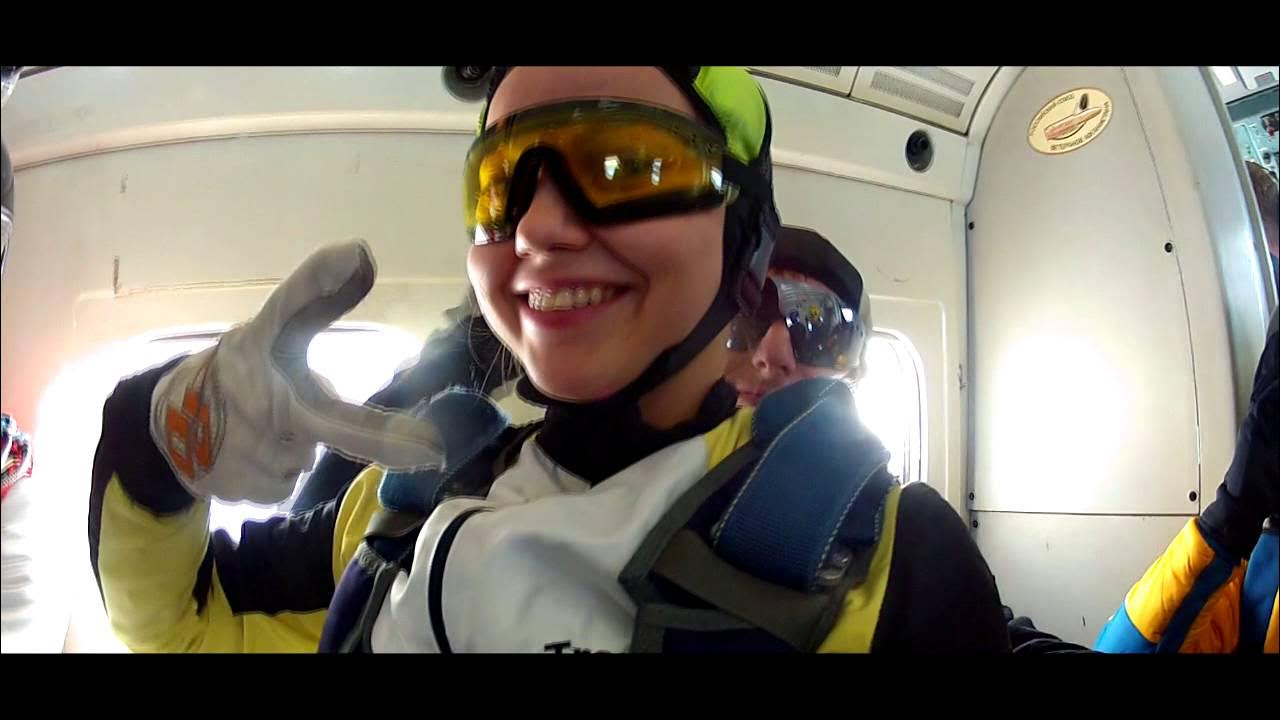 Прыжок без парашюта. Прыжки зимой. Прыжок с парашютом краснодар. В прыжке. Прыгнуть с парашютом подмосковье.