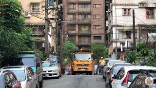 2024-05-11 基隆市暖暖區「垃圾不落地」x 市民在「暖暖街」巷口依序遞交 垃圾/回收物 Taiwan Recycling  System - Keep Trash Off The Ground