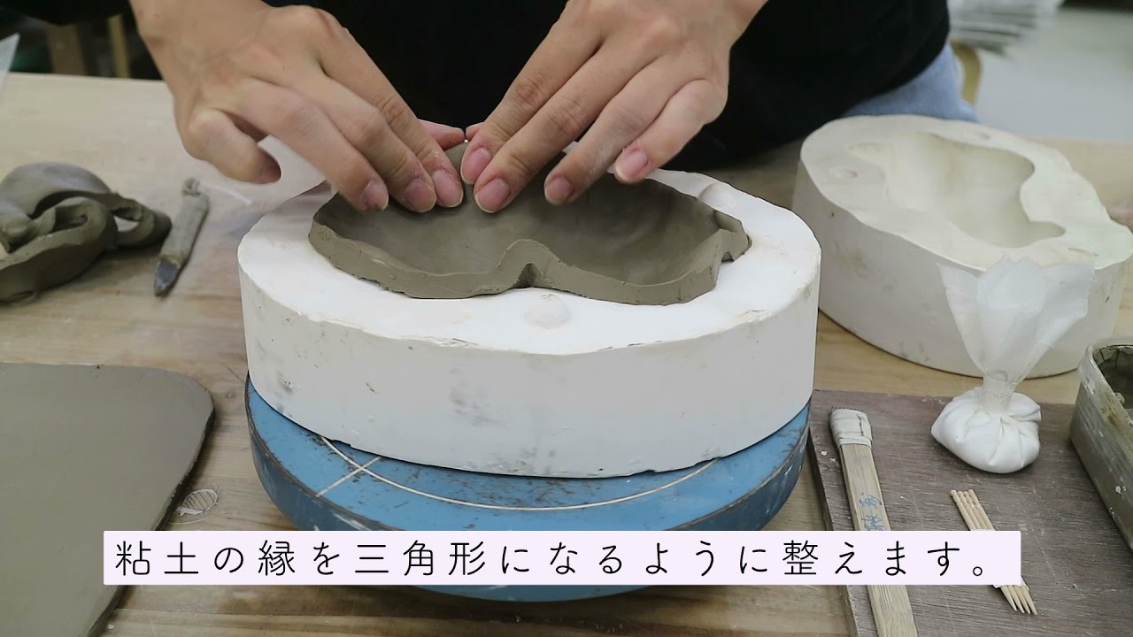 ２つ割石膏型を使って成形