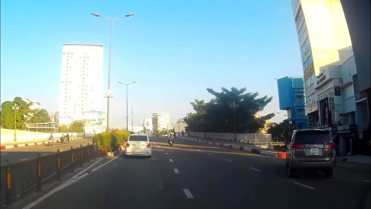 Innova : Quay đầu chân cầu Công lý khi có biển cấm rẽ... - youtube