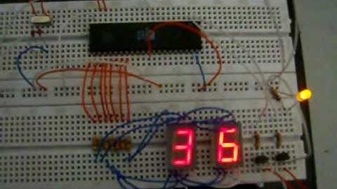 display 7 segmentos com 8051 microcontrolador multiplexado (1)