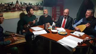 Yüksek Mi̇narede Kandi̇ller Yanar