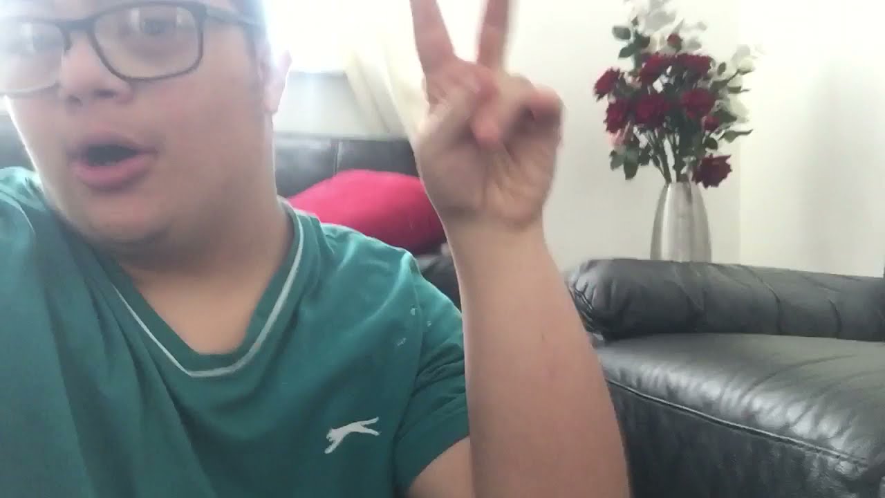 Right now is second time my vlog 😂 YouTube