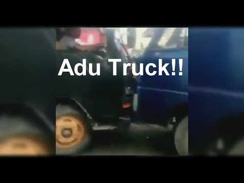 Ini yg terjadi Ketika Sopir Truk Sama Sama Emosi