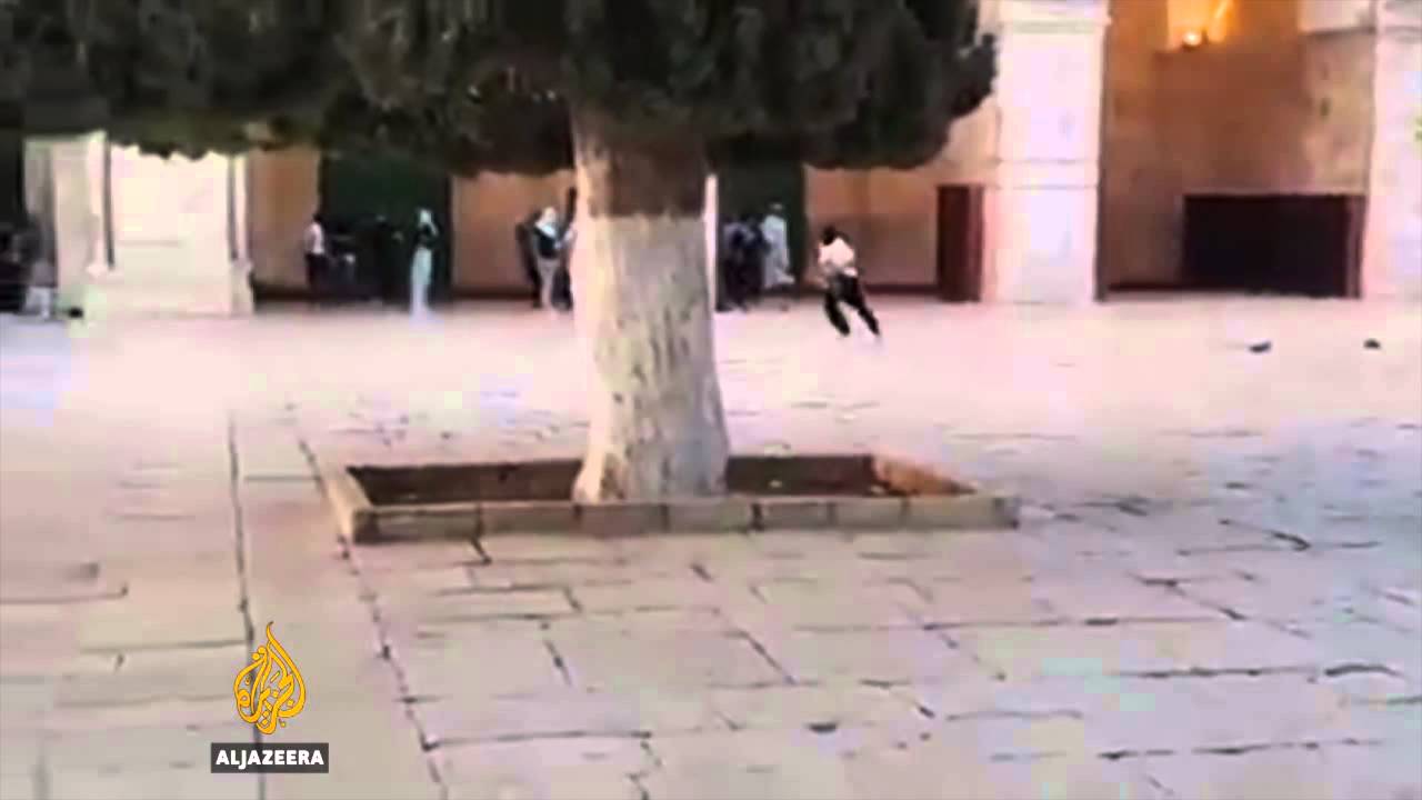 لقطات غير مُعدّلة: القوات الإسرائيلية تقتحم المسجد الأقصى