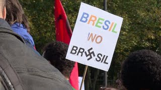 Protesto em Paris contra Bolsonaro