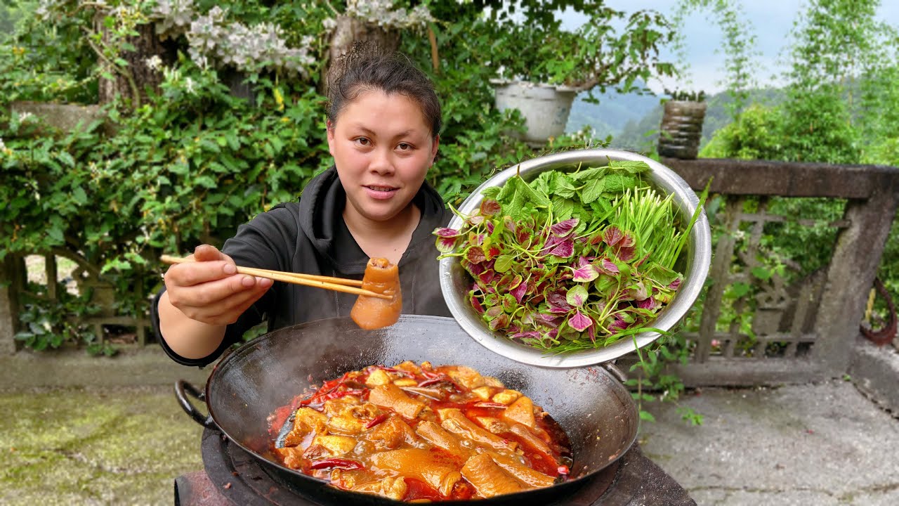 炖一锅香辣猪尾巴，配着新鲜蔬菜吃过瘾 Today eat delicious Braised pork belly and vegetables