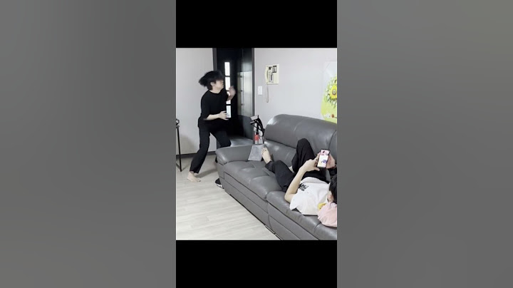 집에 우리말고 누군가 있다...