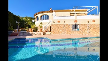 A 3 bedroom villa in Calpe, with pool and sea views, 2 km to the beach.
