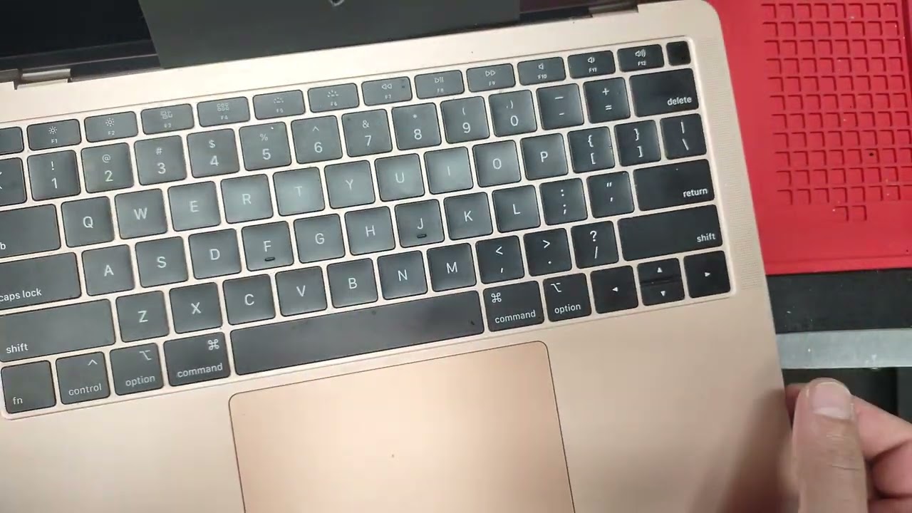 【画面割れあり】【キズ等あり】【箱なし】MacBook Air 2018 画面割れあり】【キズ等あり】【箱なし】MacBook Air 2018