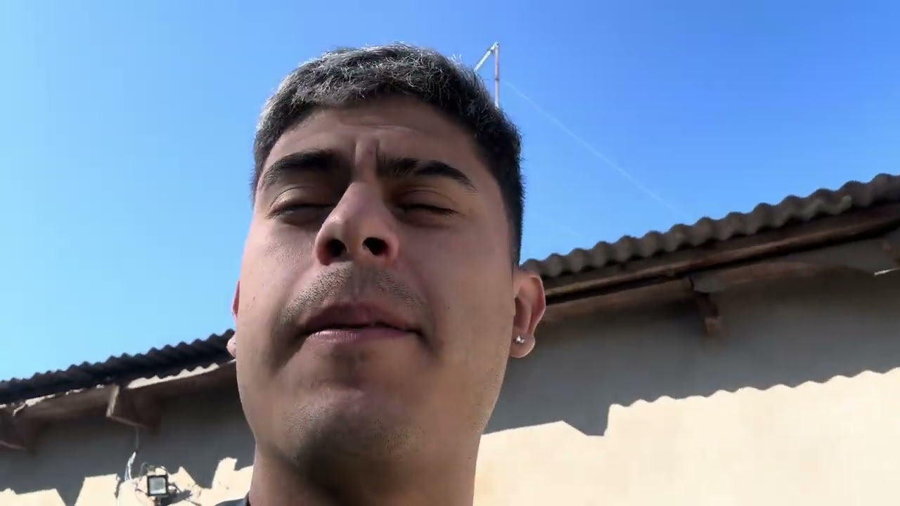 Si no ves a Dios en el sol, el cielo, la vida.. menos en una biblia 