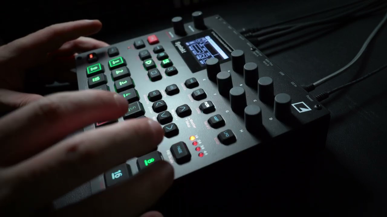 Live dark techno with Syntakt