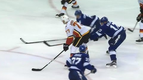 Jankowski toe drags around Lightning defence to score for Flames
