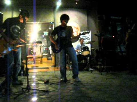 Walk - Foo Follows Surabaya Indonesia.AVI
