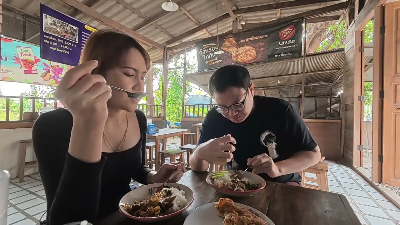 ครัวลุงแดงอาหารตามสั่ง-อาหารป่า ตรงข้ามสนามกอล์ฟลานนา และร้านกาแฟโซนหนองฮ่อ