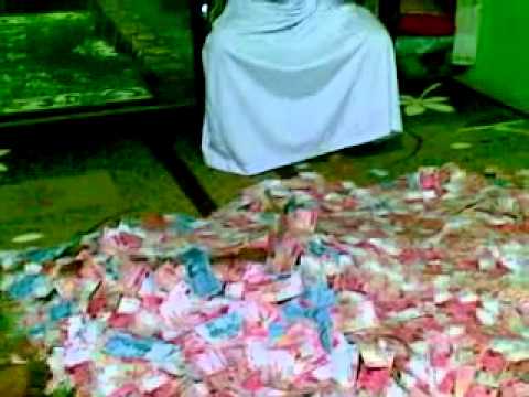 Inilah Cuplikan Video Dimas Kanjeng Saat Menggandakan Uang