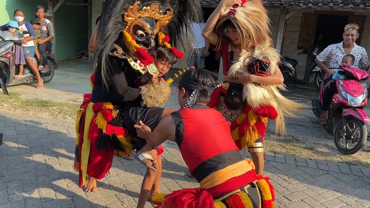 NGAKAK !! PENGEJEK KETANGKAP BARONGAN NGAMUK DI BREJELI
