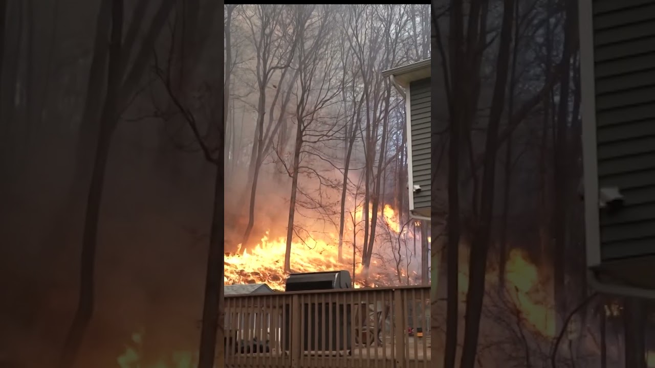 New Jersey wildfire threatens homes