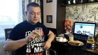 Пью самогон от подписчика под сырые яйца. Пью самогон от подписчика под сырые яйца.