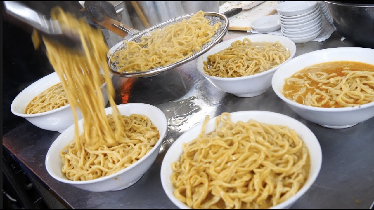 Захватывающий Дзиро Рамен привлекает не только клиентов, но и сотрудников!