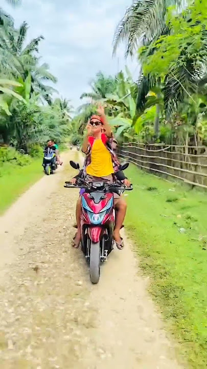 Si Bolang memperagakan tarian Pacu Jalur yang viral d Kuansing, Riau.  #pacujalur #kuansing