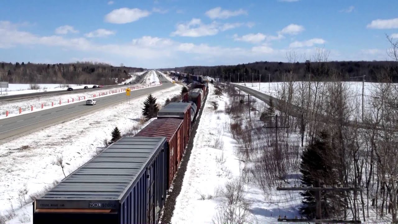 [HD] CN 2528, CN 5610 in Saint-Apollinaire Qc. (Drummondville SUB, MP.16.2)