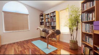 20-Minute Power Yoga "Hip-Opening" (Baby Grasshopper)