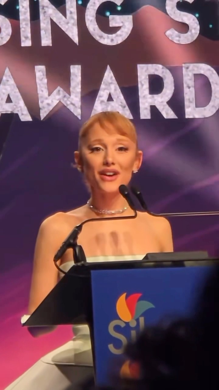 Ariana Grande Thanks Botox For Her Rising Star Award At 31 Palm Ariana Grande Thanks Botox For Her Rising Star Award At 31 Palm