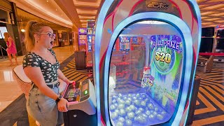 Winning BOATLOADS Of Money! (Playing The Las Vegas Go Go Claw Slot Machine) screenshot 2