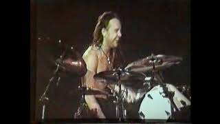 Metallica - James plays Metallica's song on Drums!!
