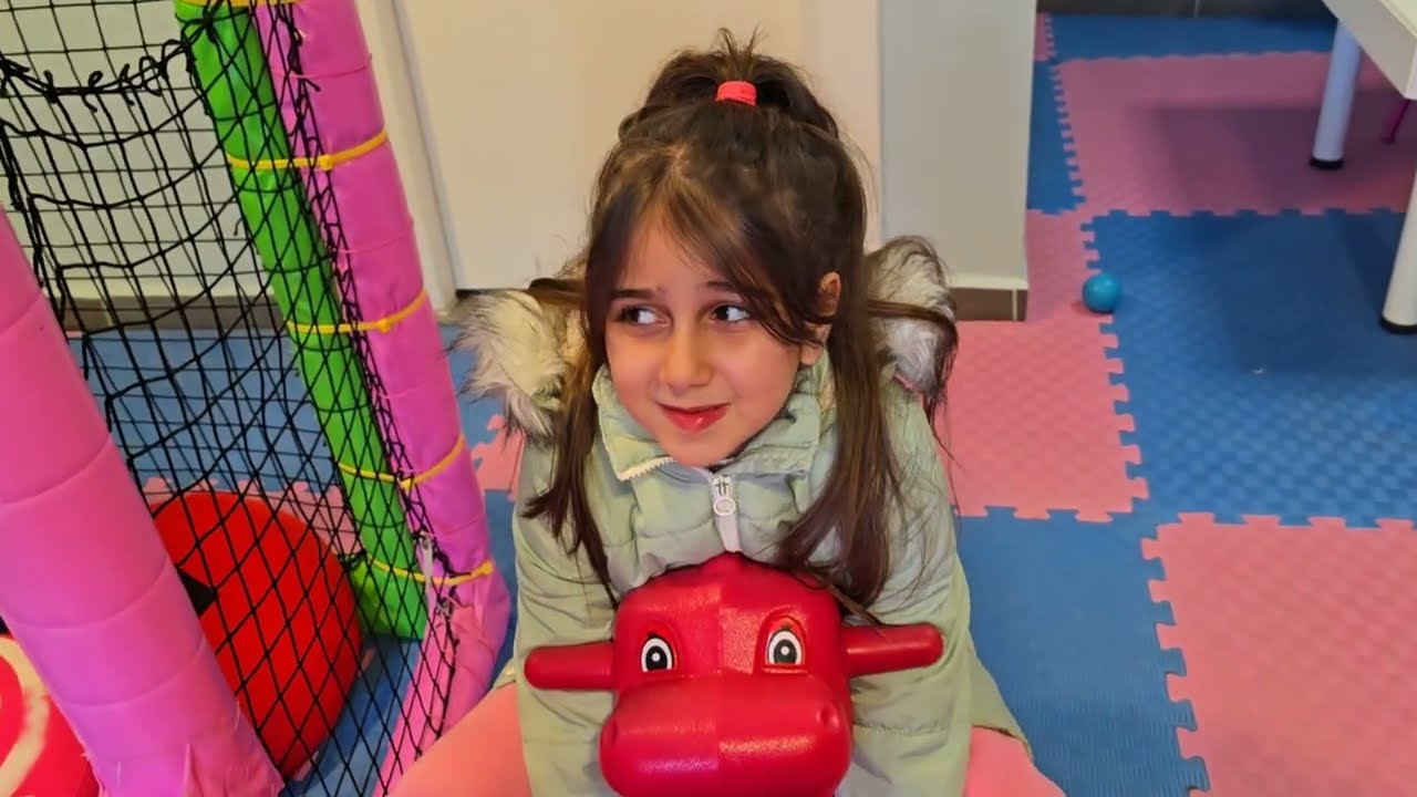 تحدي الـ 24 ساعة! 🧸 بغرفة الألعاب يوم كامل! 😱 كان اكثر تحدي ممتع😍