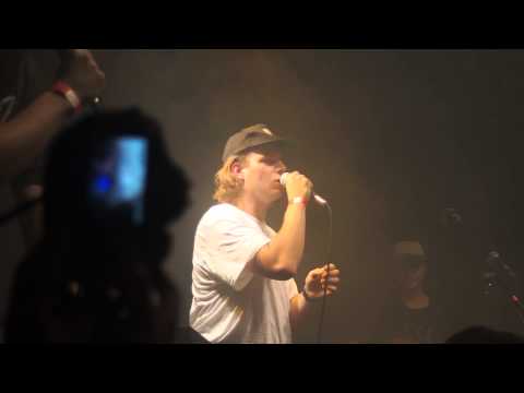 Mac Demarco "Unknown Legend (Neil Young) live in Atlanta 4/11/14