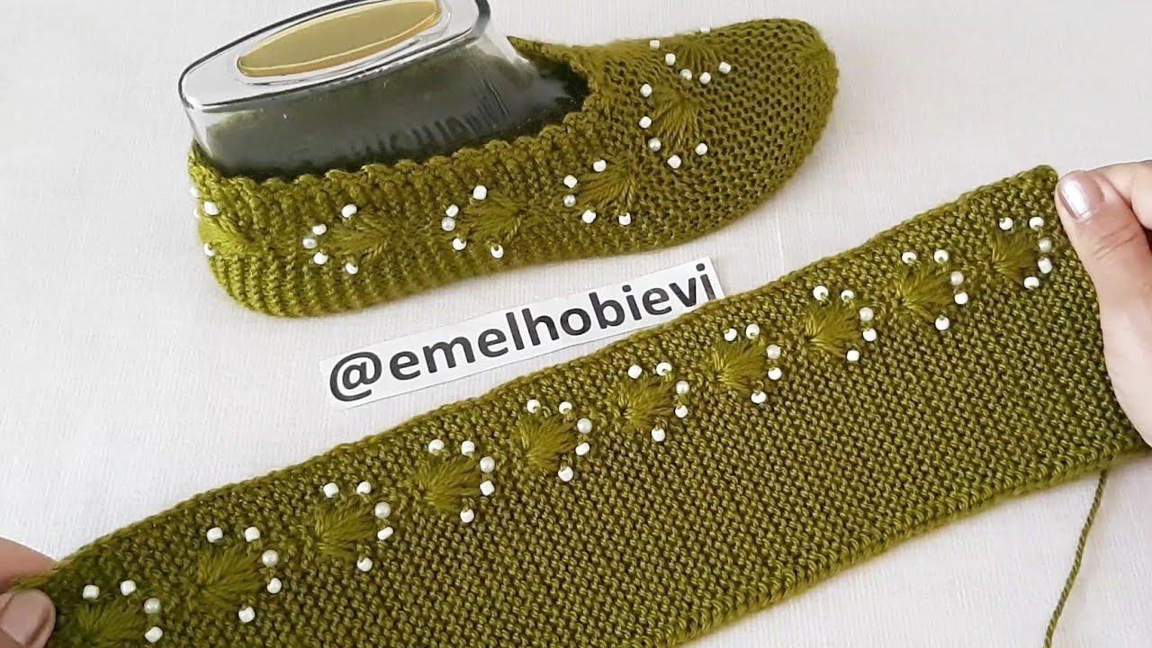 Iki Sisle Boncuk Detayli Yelpaze Model Patik Yapilisi Knitting Slippers Pattern Socks Design Loom Knitting Patterns Flower Embroidery Designs Crochet Slippers