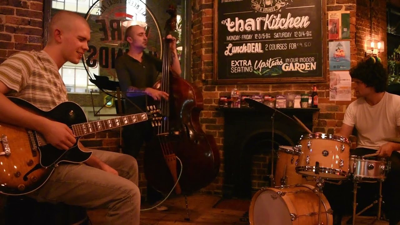 There's A Hole (Dog?) (L. Purbrick) - LP Trio at Hare and Hounds