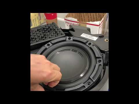 Bose Subwoofer Porsche Cayenne - YouTube