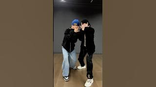 #방찬 의 #CEREMONYchallenge w/ #NEXZ #넥스지 #TOMOYA #토모야 !🖤 #StrayKids #스트레이키즈 #KARMA