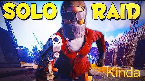 RUST NOOB TRIES TO RAID BASES(not so funny moments)