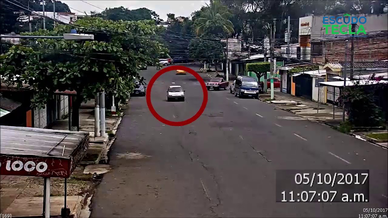 Escudo Tecla interviene vehiculo sospechoso de participar en hurtos