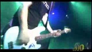 Vignette de la vidéo "Blink 182 - Aliens Exist [Live In Chicago]"