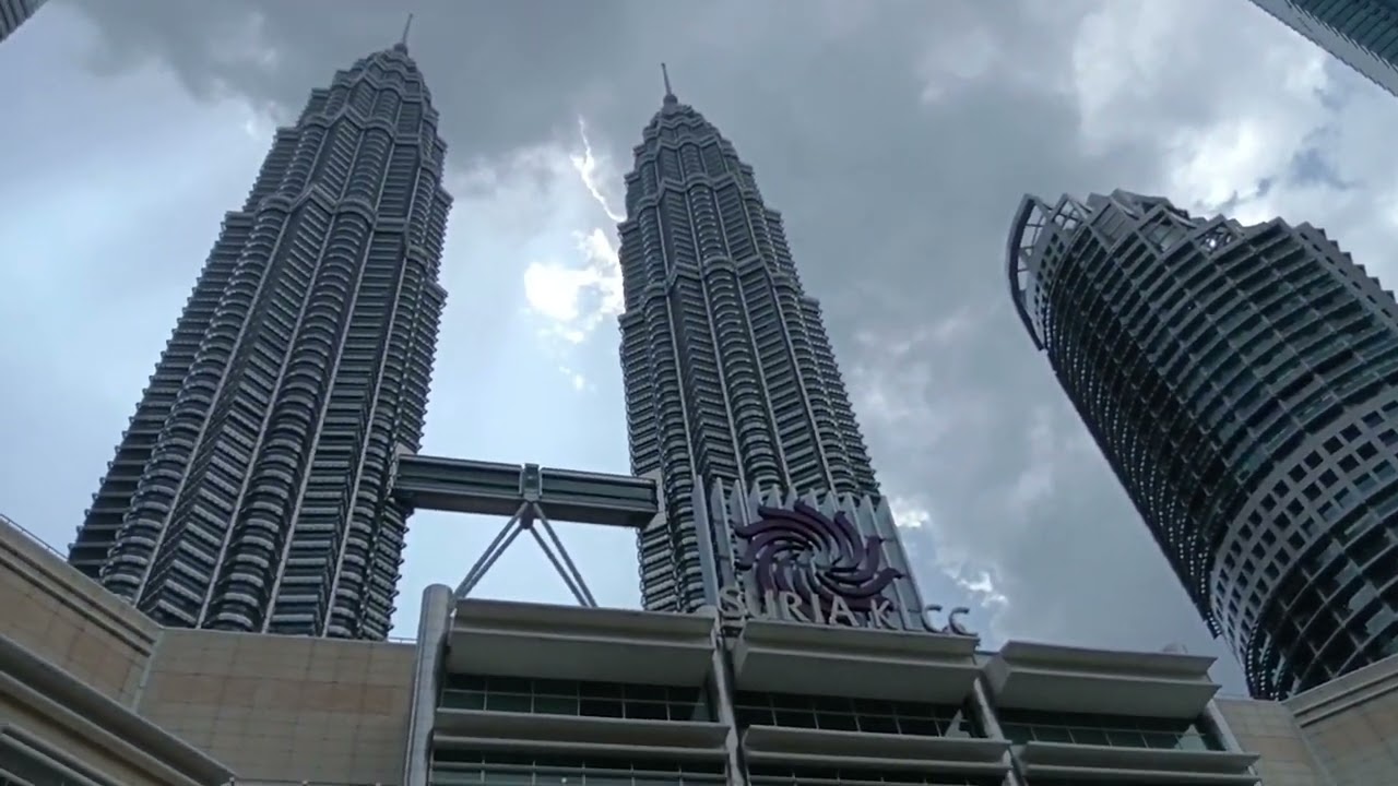 Infinity pool, Petronas Twin Towers, the world's second tallest skyscraper, prosperity无边泳池 ，双子塔，摩天大楼