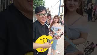 Pertemuan Dengan Biduan Cantik