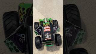 Monster Jam Smash & Bash Grave Digger Remote Control Vehicle #monstertrucktoys #monsterjam #toys