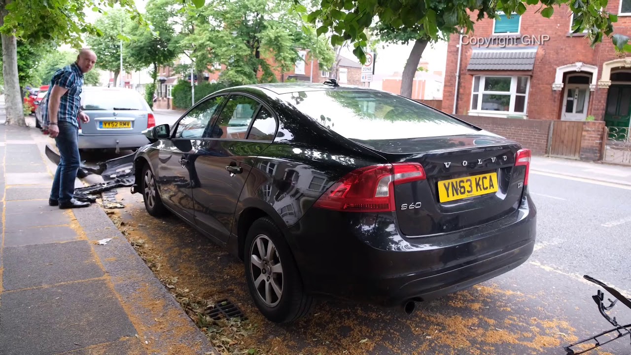 Crash closes Hainton Avenue in Grimsby. YouTube